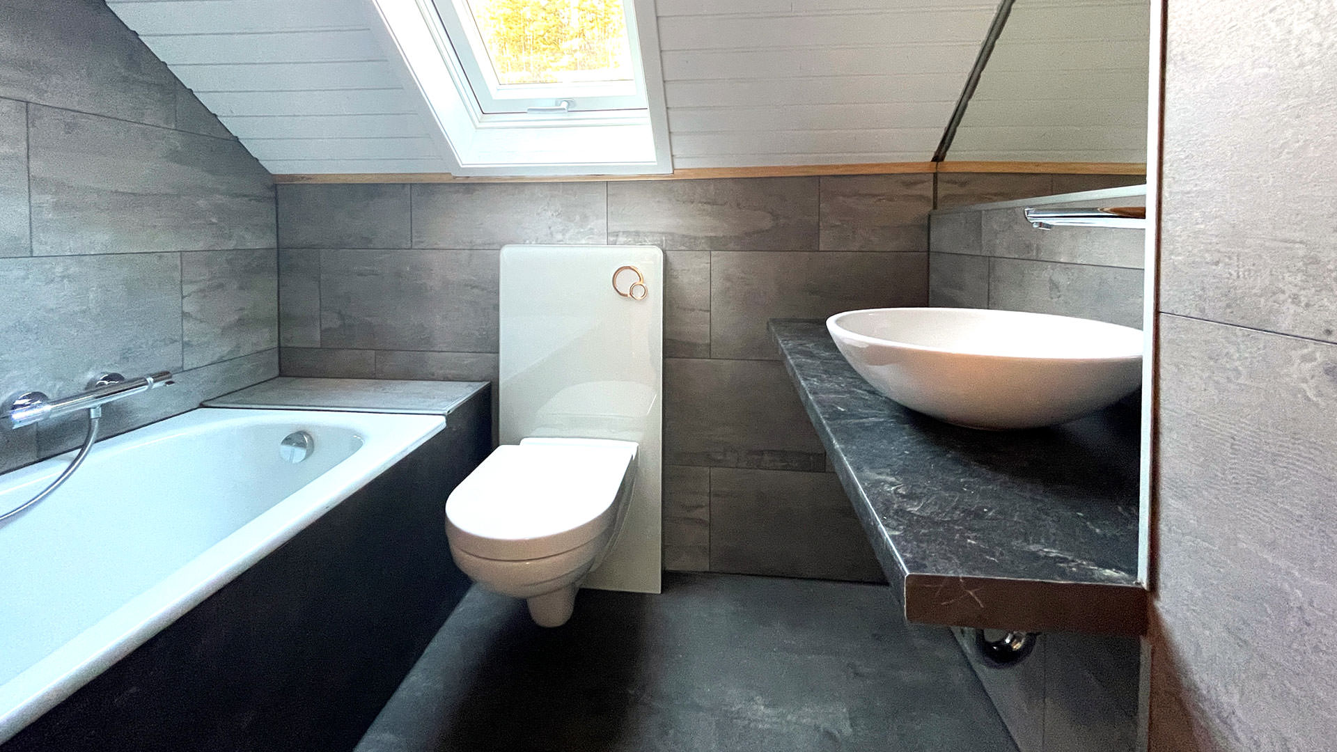 Hochwertig renoviertes Bad